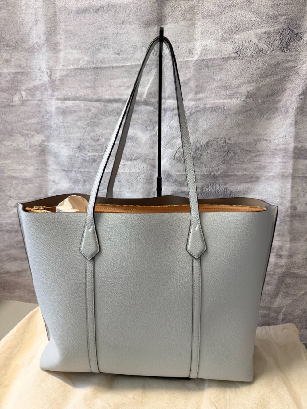 Tory Burch Perry triple-compartment tote - feather gray - Picture 3 of 12
